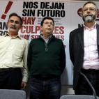 Los secretarios de organización (de izda a dcha), de USO, Ladislao Pérez; de UGT, José Javier Cubillo, y de CCOO, Antonio del Campo, durante la rueda de prensa que han ofrecido esta mañana