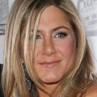 ¡Jennifer Aniston! En 2010, Decker dijo a Entertainment Tonight que sentía fijación por esta actriz: "Lo primero, es despampanante... Lo más alucinante es que trata a todo el mundo como si fueran sus amigos desde hace años. La primera v...