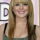 Más rubia y con flequillo, que más tarde volverá a usar con un look plantino. En 2003.