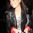 Abril de 2010, morena y con las raíces del color original.