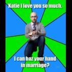 Len Kendall, de la popular web Buzzfeed, lanzo la pregunta a todo internet en febrero de 2012. Además, consiguió mover el hashtag #sayyeskatie en Twitter. Katie dijo sí.