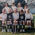 En esta foto, Kate está en el centro, en primera fila.