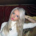 Algunos de los personajes que han sido conocidos por su artificial físico: la chica que quiere ser como la muñeca Barbie, el joven que se ha operado 90 veces para parecerse a Ken y la que parece sacada de un cómic manga.