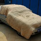 Quilts are put on a car for drying in Changsha city, central Chinas Hunan province.