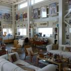 Ubicada cerca del océano, la morada de la actriz y de su marido, el escultor Robert Graham, tiene 1.100 metros cuadrados.