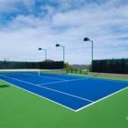 El tenista vende esta casa de 1.300 metros cuadrados y que tiene sala para jugar al póker, un gimnasio de 200 metros cuadrados y una pista de tenis.