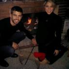 "Cagant el Tió a Sant Guim amb tota la familia!". El futbolista Gerard Piqué sigue a rajatabla la tradición navideña catalana y la comparte con Shakira.