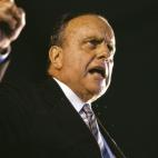 Murió en enero a los 89 años. Como recordaba El País: "Nadie que hubiese ocupado un cargo tan relevante bajo Franco -ni más ni menos que ministro de propaganda- logró salir indemne del desplome del régimen. Fraga sobrevivió en la polític...