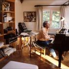 Autor de éxitos como 'Eres tú', que popularizó Mocedades, falleció a los 74 años. Esta foto es de los años 80.