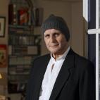 El popular cantante, actor y director de cine argentino, considerado uno de los precursores de la balada romántica latinoamericana y laureado con el Premio Goya y otros reconocimientos, murió el lunes 5 de noviembre en Buenos Aires. Tenía 74 ...