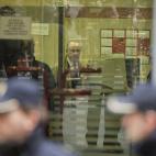 Afectados por preferentes de Bankia increpan a Rato a su llegada a la Audiencia Nacional