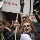 Afectados por preferentes de Bankia increpan a Rato a su llegada a la Audiencia Nacional