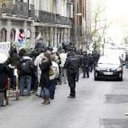 Afectados por preferentes de Bankia increpan a Rato a su llegada a la Audiencia Nacional