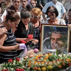 Ofelia Acevedo, a la izquierda, y Rosa María Payá, la hija del disidente cubano. El opositor murió en un accidente de auto en el oriente de la isla.