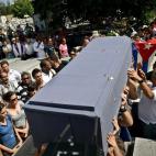 Familiares y amigos de Oswaldo Payá le dan el último adiós.