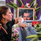 Ofelia Acevedo, la viuda de Payá, permaneció al lado del féretro de su marido y padre de su hija, Rosa María.