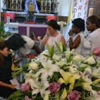 Ofelia Acevedo, la viuda de Payá, permaneció al lado del féretro de su marido y padre de su hija, Rosa María.