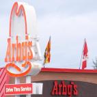 Una joven de Michigan se encontró un dedo humano en un sandwich comprado en Arby's. Ocurrió en mayo de 2012 y no sabemos si el dedo fue de quien le preparó el sandwich.