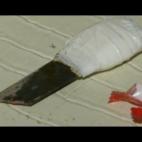 Amy Hu, una madre de California, se quedó horrorizada, al abrir una bolsa de caramelos, se encontró una cuchilla oxidada.