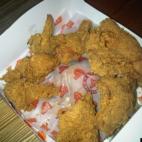 Un hombre de Baltimore comía tan tranquilo su pollo frito cuando se dio cuenta que entre los trozos había un ratón.