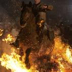 5c8ad848240000f404a3cac5