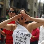 Durante las marchas, los estudiantes gritan consignas contra el candidato del PRI