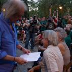 El cantautor Luis Eduardo Aute, poco antes de subir al escenario