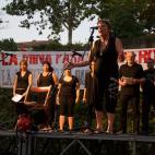 El colectivo de teatro Caídos del Cielo debutó ayer en los escenarios.