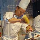 Noveno puesto con 9 millones de dólares (unos 7,4 millones de euros). Cuando tenía 17 años, Bobby Flay abandonó los estudios y empezó a trabajar en una pizzería. Tres décadas después también tiene programa de televisión. Forbes destaca...