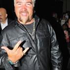 8 millones de dólares (unos 6,5 millones de euros). En 2006 fue el ganador del programa de televisión Food Network Star. Es una estrella con varios programas en televisión y ha apostado por marcar una personalidad con aires macarrillos. Repre...