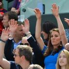 Haciendo la ola. Kate no deja pasar una, se anima siempre.