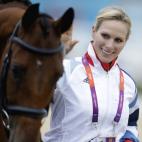 Zara Phillips, nieta de Isabel II, ha sido medalla de plata en equitación por equipos.