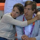 Tassie Dame de Luxembourgo y su marido el Príncipe Louis, muy cariñosos en pruebas de natación.