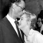 5c8b1e032000004504702e7c