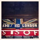 Con móvil y usando Instagram. | Ryan Pierse