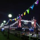 Con móvil e Instagram. | Chris Hyde