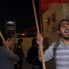 Un grupo de ecuatorianos protestan afuera de la Embajada del Reino Unido,en Quito, Ecuador