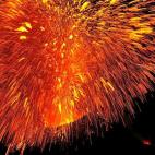 "Erupción en mayo del 2009 del volcán Estrómboli, uno de los tres volcanes activos de Italia. Ha ido entrando en erupción más o menos continuamente en el transcurso de, al menos, 2.000 años. Europa sigue sorprendiendo, otro ejemplo de un c...