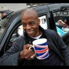 Weekes alquila su taxi como dormitorio durante las olimpiadas