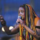 La cantante Lucrecia comenta que no puede volver a la Isla tras haber compuesto la banda sonora de Balseros, el documental de Carles Bosch y José María Domènech, que abordaba la realidad de los cubanos que arriesgan su vida por alcanzar las c...