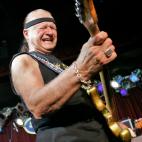 El guitarrista estadounidense Dick Dale, pionero y rey de la m&uacute;sica surf, falleci&oacute; el 18 de marzo a los 81 a&ntilde;os. El m&uacute;sico se hizo conocido en todo el mundo cuando Quentin Tarantino eligi&oacute; su canci&oacute;n&nbs...