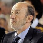 El hist&oacute;rico pol&iacute;tico falleci&oacute; el 10 de mayo a los 67 a&ntilde;os como consecuencia de un infarto cerebral. Aunque apartado de la vida pol&iacute;tica en 2014, P&eacute;rez Rubalcaba segu&iacute;a siendo una de las figuras m...