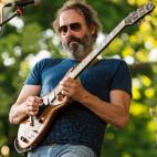 El guitarrista y productor estadounidense Neal Casal, conocido principalmente por sus trabajos con Ryan Adams y Chris Robinson Brotherhood, muri&oacute; el 27 de agosto a los 50 a&ntilde;os.