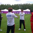 La arquera Iria Grandal ha fotografiado a su compañero Elías Cuesta "confraternizando con el enemigo". Síguelos en Twitter: @IGrandal y @Elias_Cuesta