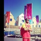 Cortesía de Ivan Pastor (@ivanpastor7), que compite en vela y pasea ya así de contento por la villa olímpica.