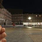 Una vacía Plaza Mayor fue el escenario de una de las escenas más famosas en el cine del director manchego.
