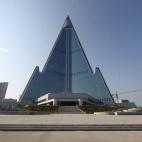 El exterior del hotel ya casi terminado