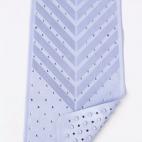 Las alfombrillas rugosas de plástico que se ponen en el suelo de la ducha o bañera para no resbalar son un caldo de cultivo para el moho y quién sabe cuántas cosas más. Al ser baratas, parece más fácil comprar una nueva cuando tenga mal...