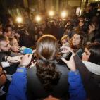 Es vecino del barrio madrileño de Vallecas y vive en una casa que su madre heredó de su abuela. Su colegio electoral es el Instituto Tirso de Molina.