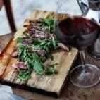 Según una investigación realizada por la Universidad de Madrid, un vaso de vino tinto al día ayuda a prevenir la depresión, la ansiedad y el estrés. El vino mejora la circulación sanguínea, reduce la presión arterial, tiene antiinflamato...